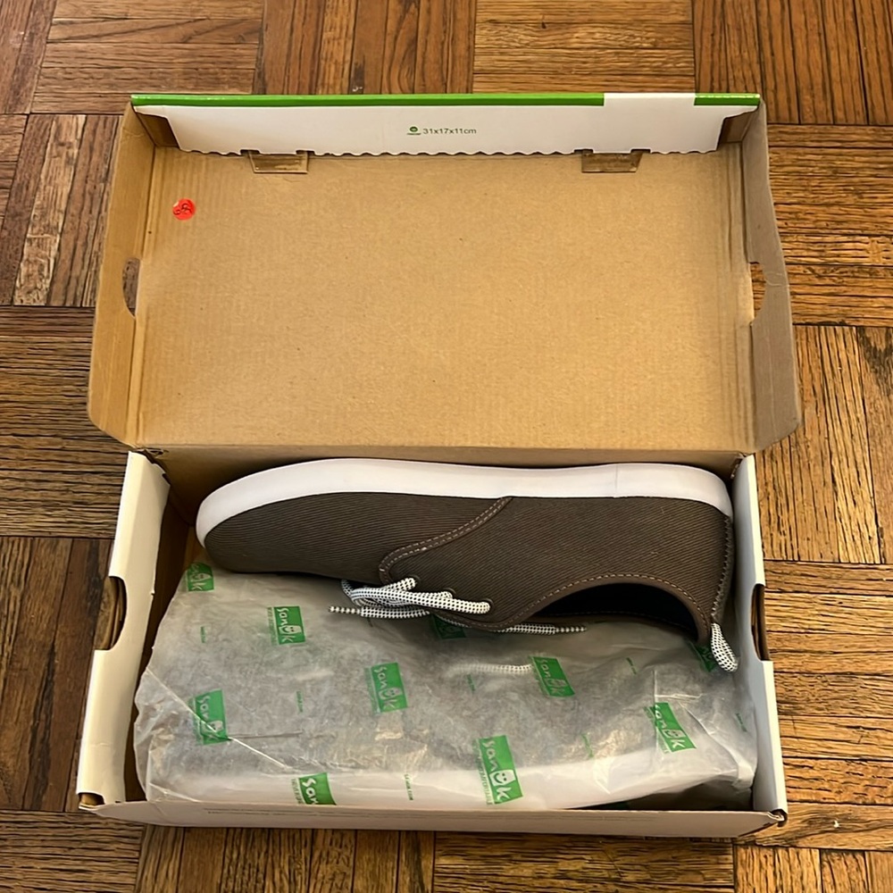 NWT Sanuk casual men’s sneakers